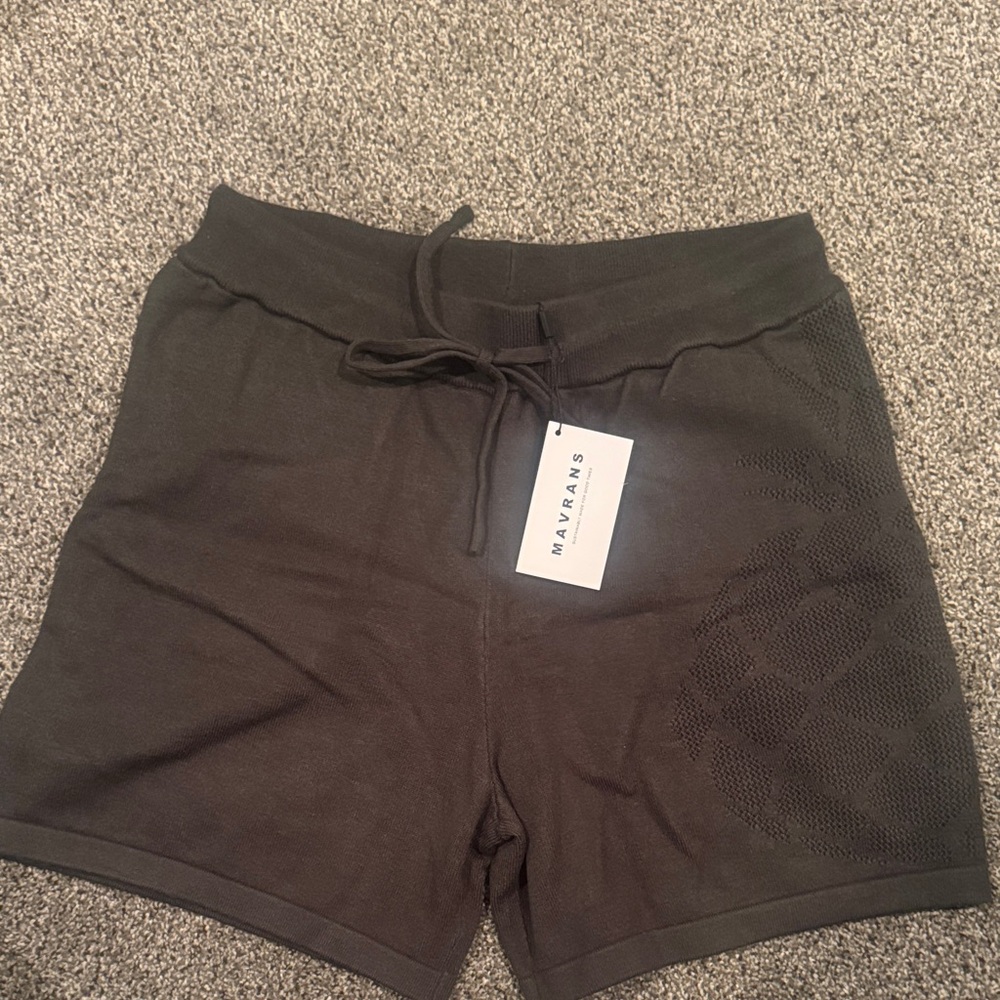 Green Pineapple Knit Shorts by Mavrans.
